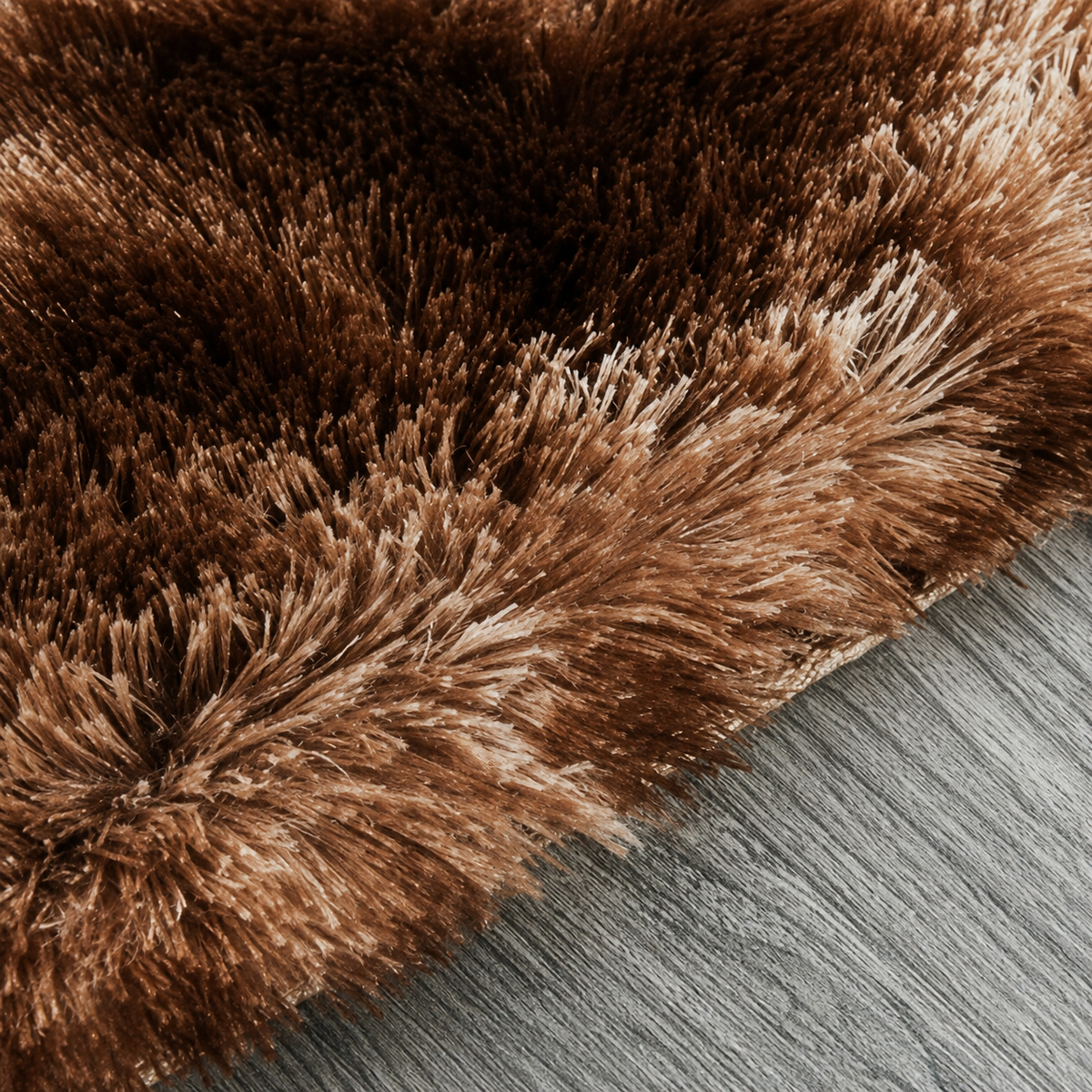 Tapis marron poil long
